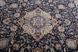 Central medallion detail of 2000s Sarough rug from Iran / Persia