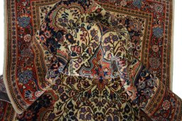 Surface texture of New Sarough rug with natural Wool and intricate pattern
