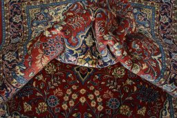 Surface texture of New Sarough rug with natural Wool and intricate pattern