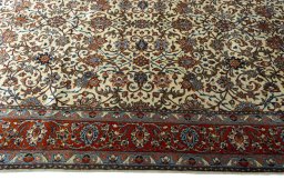 Corner detail of New Sarough rug showing border pattern and Wool pile