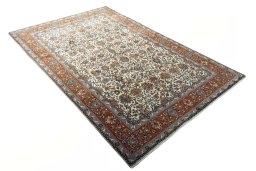Close-up detail of New Sarough rug from Iran / Persia showing Wool weave