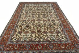 Surface texture of New Sarough rug with natural Wool and intricate pattern