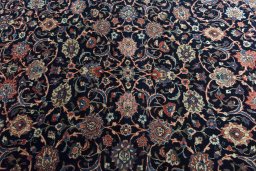 Central medallion detail of 1970s Sarough rug from Iran / Persia