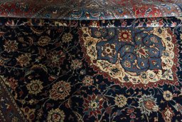Close-up detail of New Sarough rug from Iran / Persia showing Cork weave