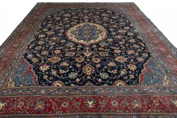 Surface texture of New Sarough rug with natural Cork and intricate pattern