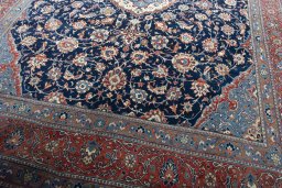 Close-up detail of New Sarough rug from Iran / Persia showing Cork weave