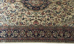 Corner detail of New Sarough rug showing border pattern and Wool pile