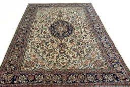 Surface texture of New Sarough rug with natural Wool and intricate pattern