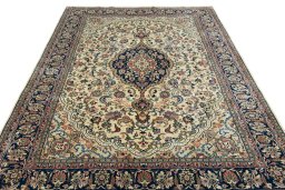 Surface texture of New Sarough rug with natural Wool and intricate pattern