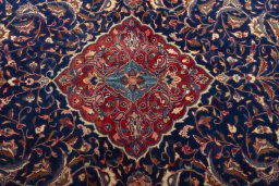 Central medallion detail of New Sarough rug from Iran / Persia