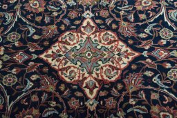 Central medallion detail of 2000s Sarough rug from Iran / Persia