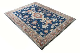 Close-up detail of New Sarough rug from Iran / Persia showing Wool weave