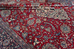 Close-up detail of 2000s Sarough rug from Iran / Persia showing Wool weave