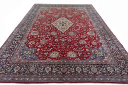 Surface texture of 2000s Sarough rug with natural Wool and intricate pattern