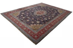 Corner detail of 2000s Sarough rug showing border pattern and Wool pile
