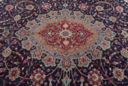 Central medallion detail of 2000s Sarough rug from Iran / Persia