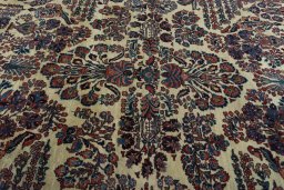 Central medallion detail of 1930s Sarough rug from Iran / Persia