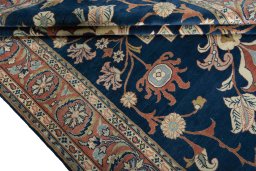 Close-up detail of New Sarough rug from Iran / Persia showing Wool weave