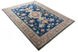 Close-up detail of New Sarough rug from Iran / Persia showing Wool weave
