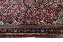 Corner detail of 1970s Sarough rug showing border pattern and Wool pile