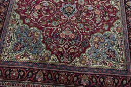 Close-up detail of 1970s Sarough rug from Iran / Persia showing Wool weave