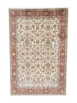 Full view of 1970s Sarough rug from Iran / Persia, 322 × 217 cm in Beige tones