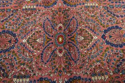 Central medallion detail of 2000s Sarough rug from Iran / Persia
