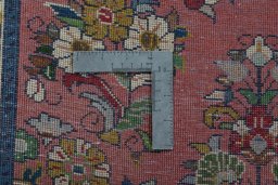 Corner detail of New Sarough rug showing border pattern and Wool pile