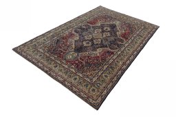 Corner detail of 2000s Sarough rug showing border pattern and Wool pile
