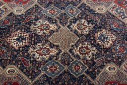 Central medallion detail of 2000s Sarough rug from Iran / Persia