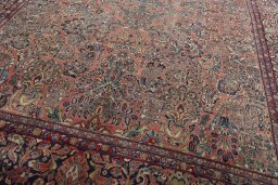 Close-up detail of 1930s Sarough rug from Iran / Persia showing Cork weave