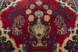 Central medallion detail of 2000s Sarough rug from Iran / Persia