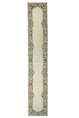 Full view of 1970s Sarough rug from Iran / Persia, 610 × 107 cm in Beige tones