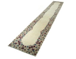 Corner detail of 1970s Sarough rug showing border pattern and Wool pile