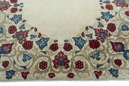 Central medallion detail of 1970s Sarough rug from Iran / Persia
