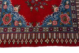 Central medallion detail of 2000s Sarough rug from Iran / Persia
