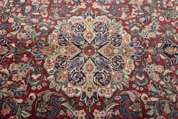 Central medallion detail of 1950s Sarough rug from Iran / Persia