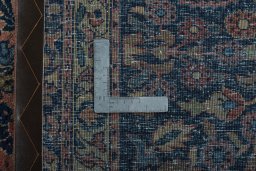 Central medallion detail of 1930s Sarough rug from Iran / Persia