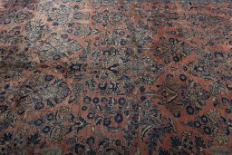 Central medallion detail of 1930s Sarough rug from Iran / Persia
