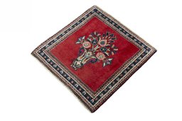 Corner detail of 2000s Sarough rug showing border pattern and Wool pile