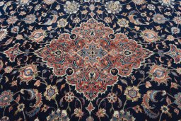 Central medallion detail of 2000s Sarough rug from Iran / Persia