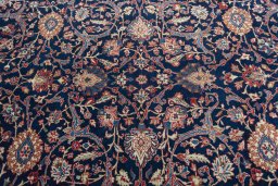 Central medallion detail of 1970s Sarough rug from Iran / Persia