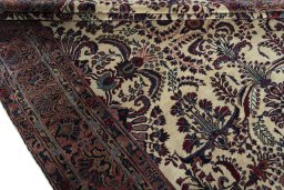 Close-up detail of 1930s Sarough rug from Iran / Persia showing Cork weave
