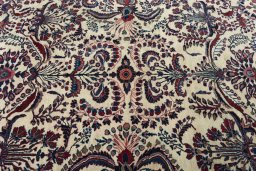 Central medallion detail of 1930s Sarough rug from Iran / Persia