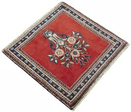 Close-up detail of 2000s Sarough rug from Iran / Persia showing Wool weave
