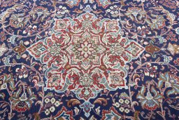Central medallion detail of 1970s Sarough rug from Iran / Persia