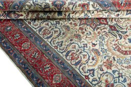 Close-up detail of New Sarough rug from Iran / Persia showing Cork weave