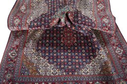 Close-up detail of 2000s Sarough rug from Iran / Persia showing Cork weave