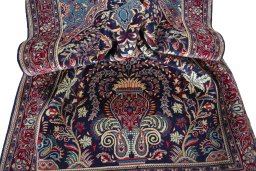 Surface texture of New Sarough rug with natural Wool and intricate pattern
