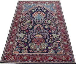Surface texture of New Sarough rug with natural Wool and intricate pattern